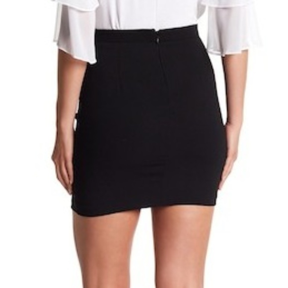 BCBGeneration - Black Ruffled Mini Skirt - Picture 4 of 5